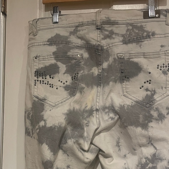 Tie-Dye Skinny Jeans - Picture 8 of 11